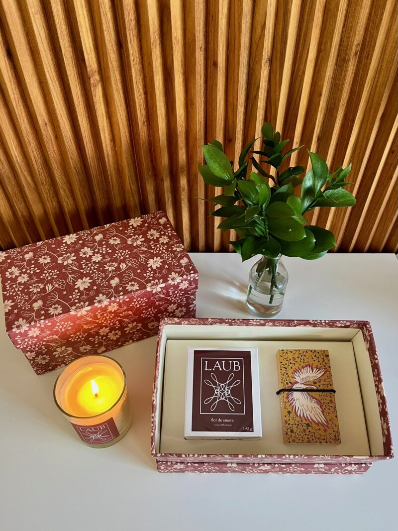Kit Vela Flor de Amora + Caixa de Fósforo Fênix